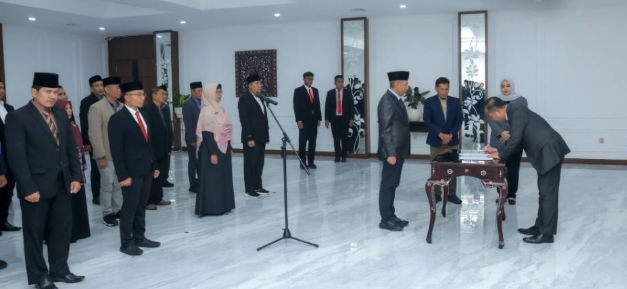 Acara pengukuhan bersama sejumlah Organisasi Perangkat Daerah (OPD) di lingkungan Pemerintah Provinsi Nusa Tenggara Barat